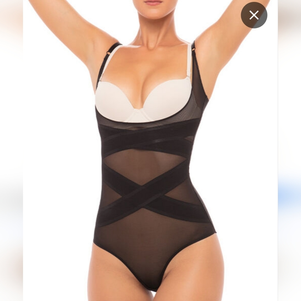 NWT F.I.T FIT® - Figure Improving Technology Black Crisscross Underbust Size M